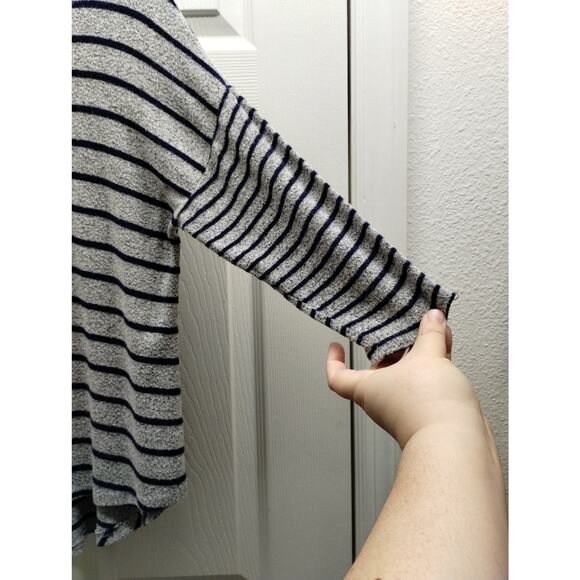 Misia Women's Size Large Navy Blue & Gray Striped 3/4 Sleeves Fuzzy Top - Picture 4 of 5